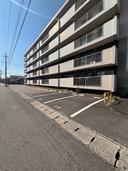 ハイツ松山の駐車場