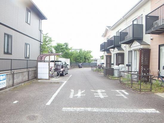 セゾンせせらぎの外観・駐車場イメージ1枚目