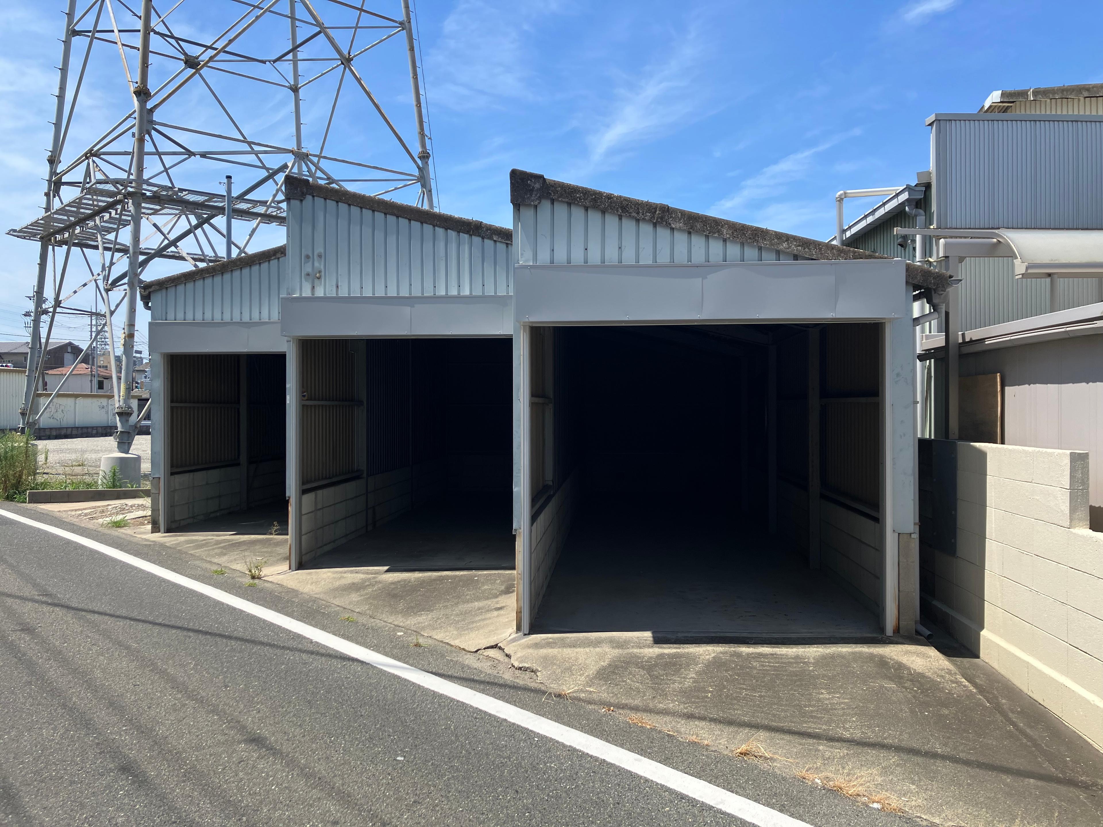 金岡町シャッターガレージの外観・駐車場イメージ1枚目