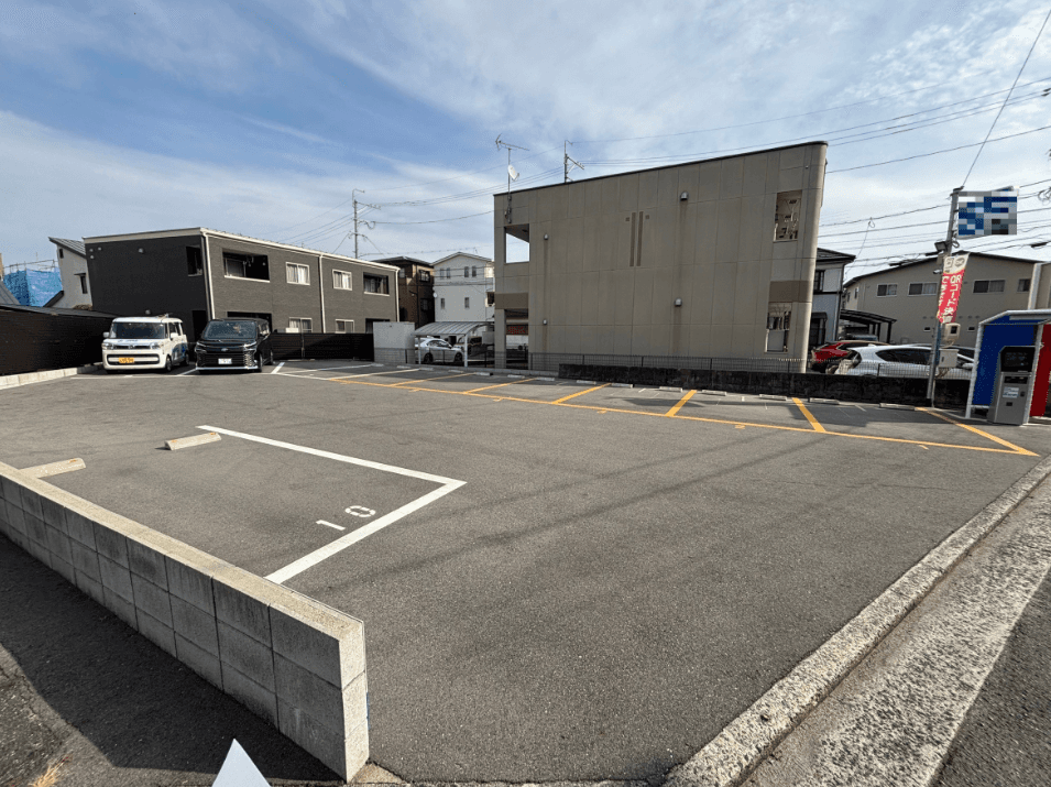 中富ガレージBの外観・駐車場イメージ2枚目