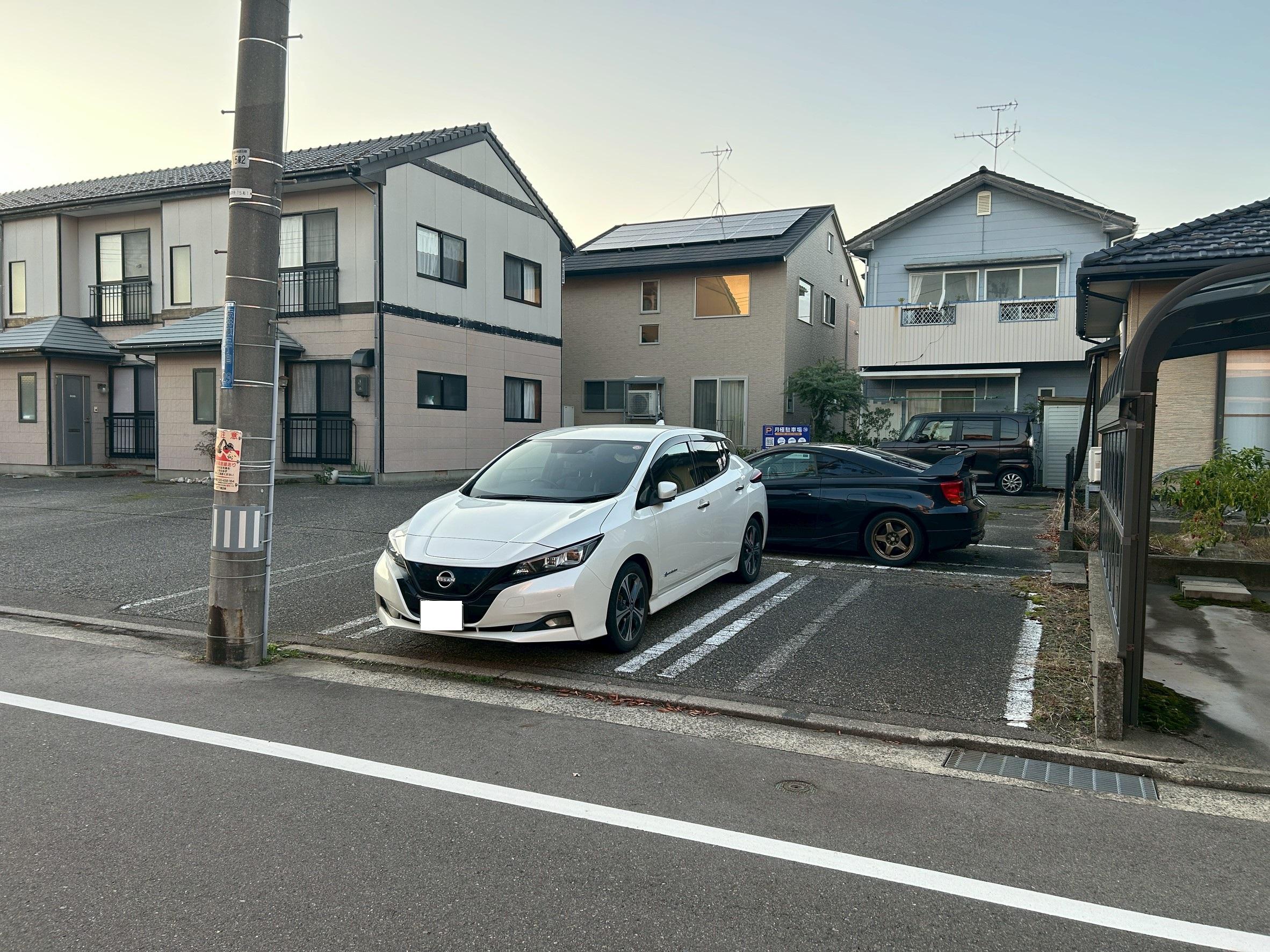 18.三日月Ⅲガレージの外観・駐車場イメージ3枚目