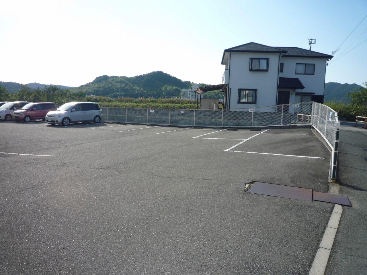 ファミーユ金澤駐車場の外観・駐車場イメージ2枚目