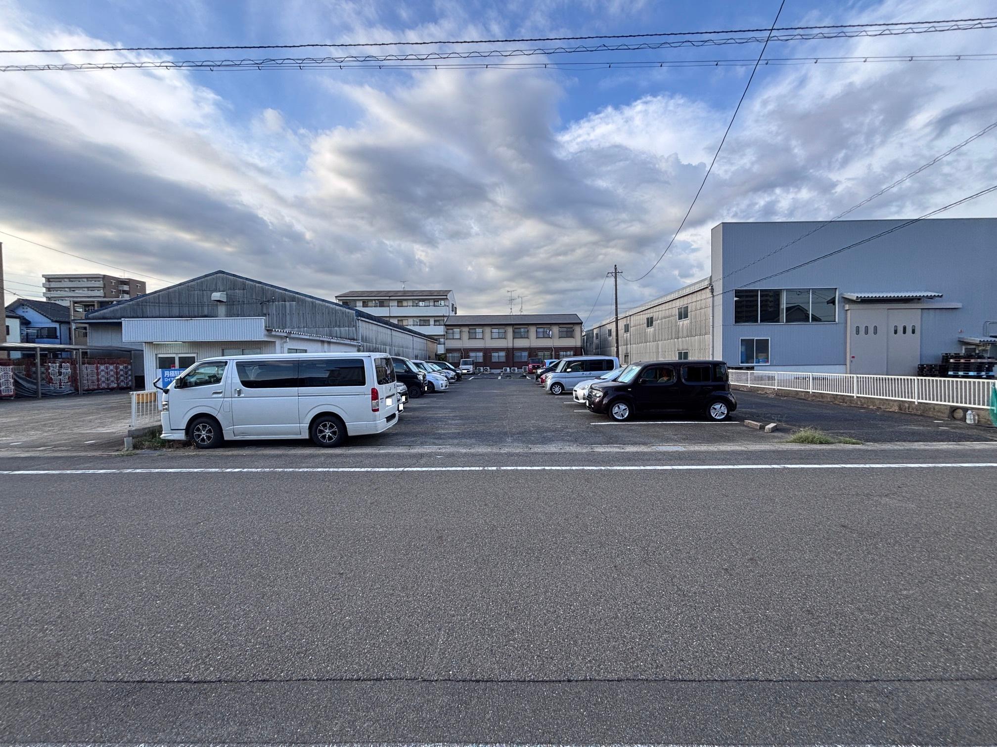 ロイヤル駐車場の外観・駐車場イメージ1枚目