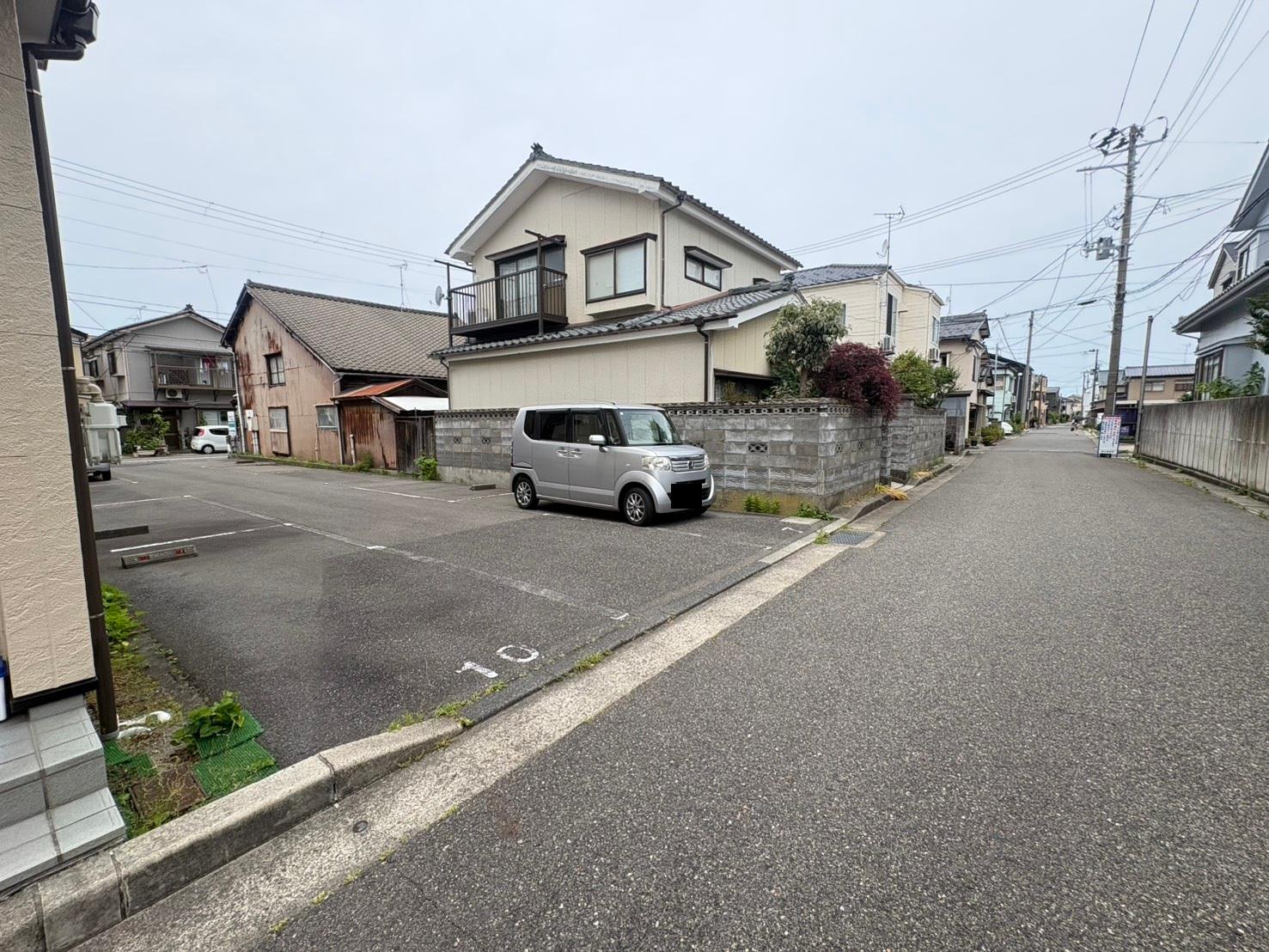 渡辺ガレージの外観・駐車場イメージ2枚目