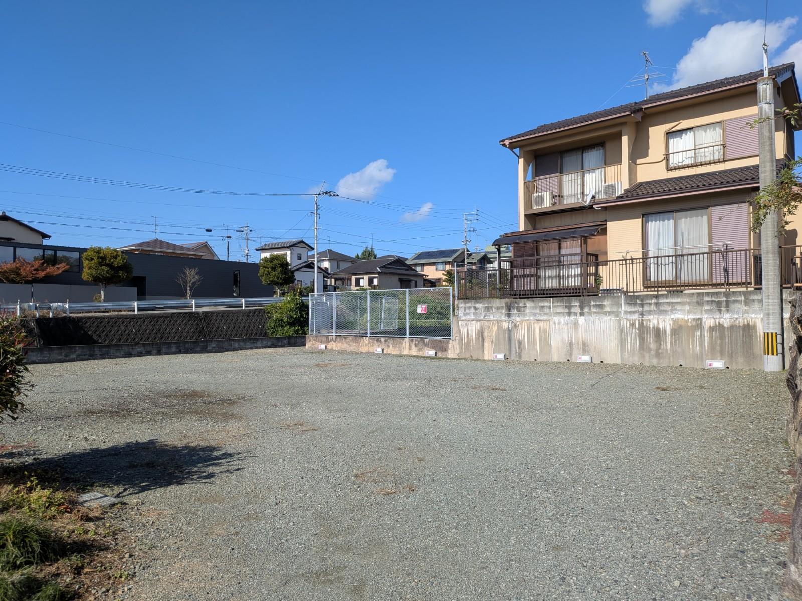 グリーンパーク平山の外観・駐車場イメージ1枚目