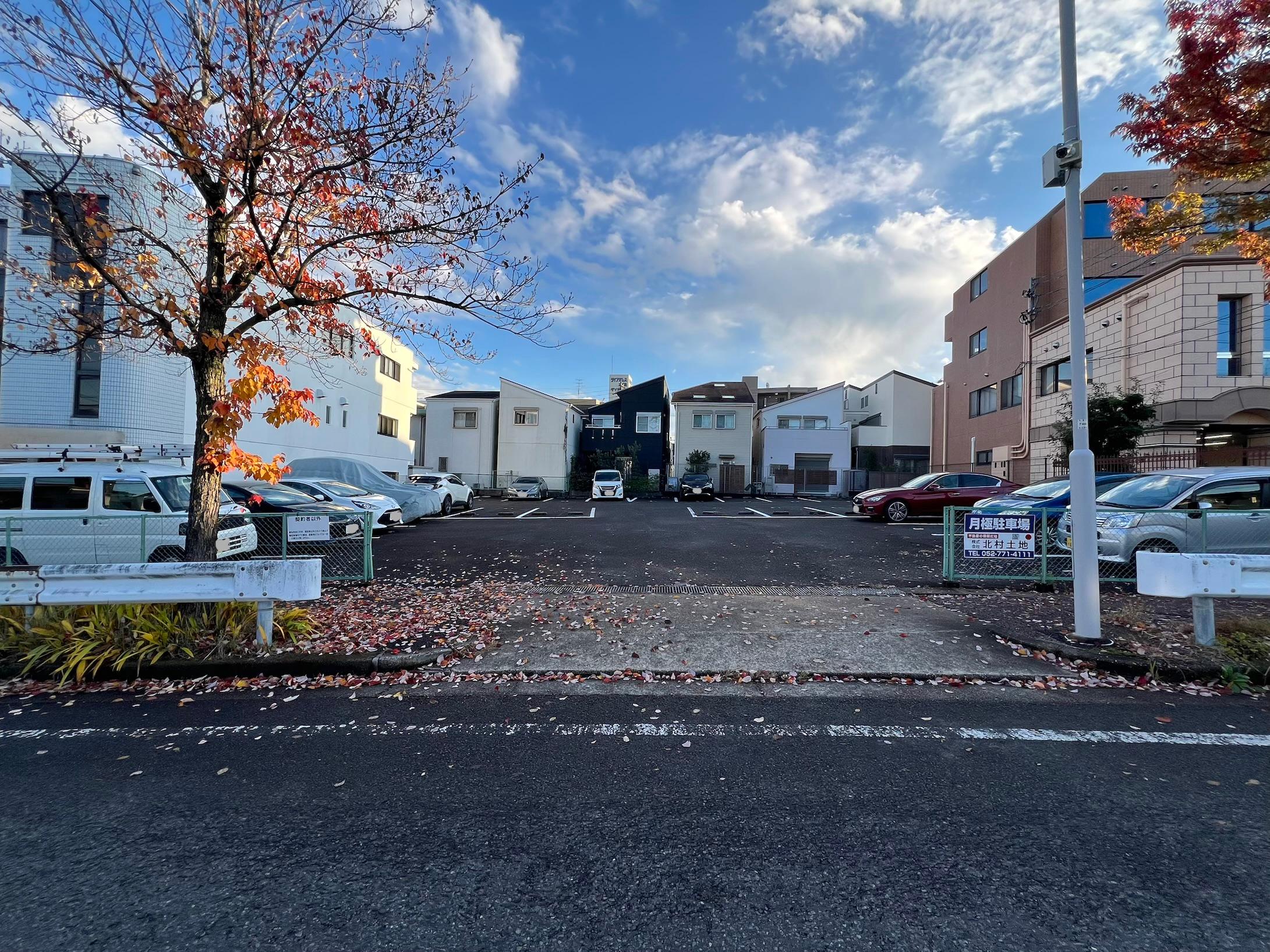 本郷駐車場の外観・駐車場イメージ1枚目