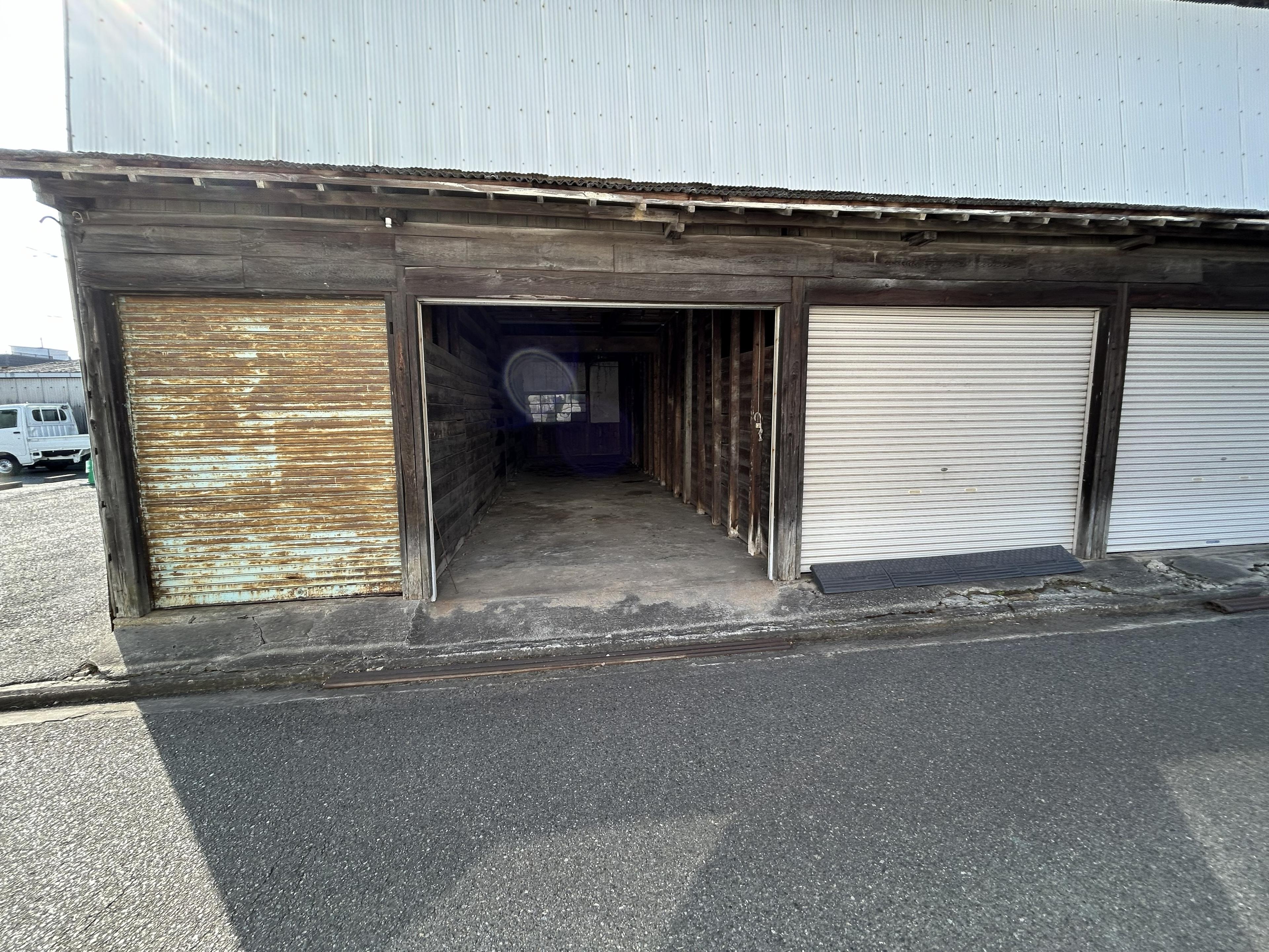 M味野4丁目ガレージの外観・駐車場イメージ1枚目