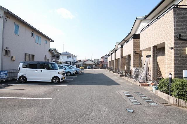 Gracia A・Bの外観・駐車場イメージ1枚目