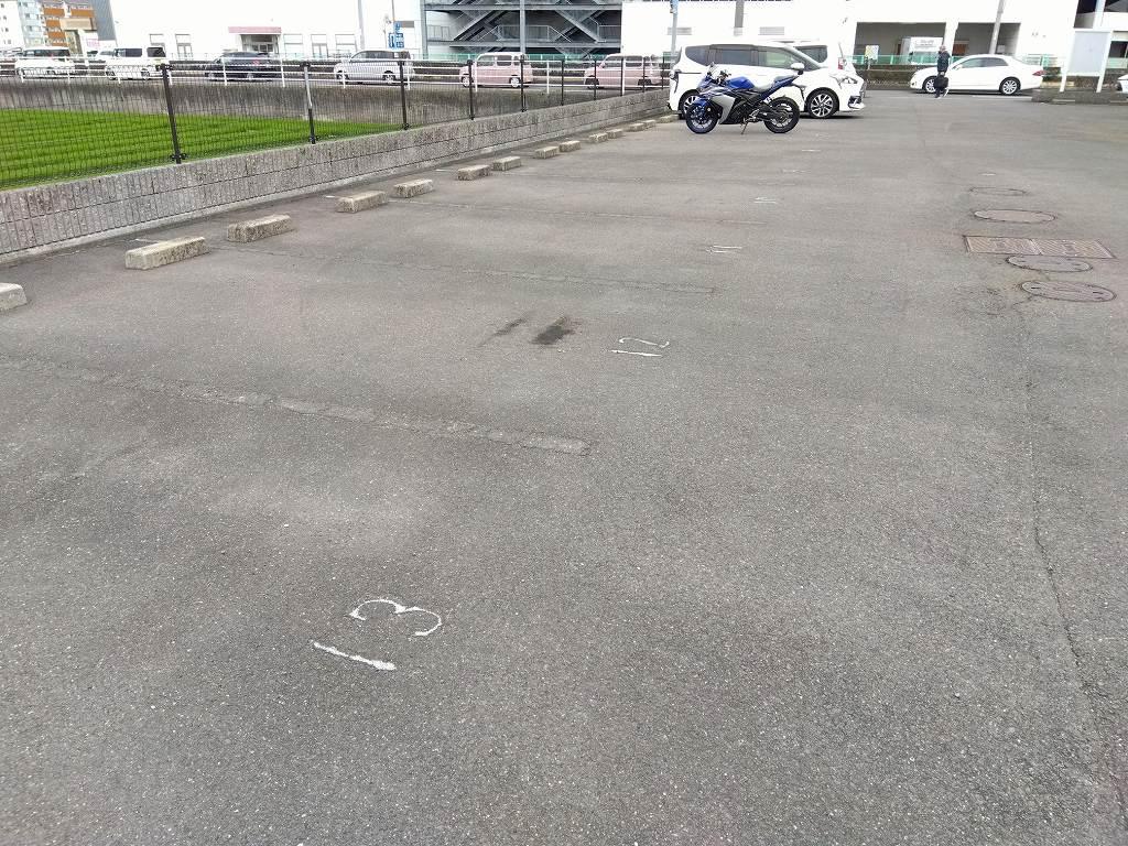 西汐入リバーサイド(33035)の外観・駐車場イメージ1枚目