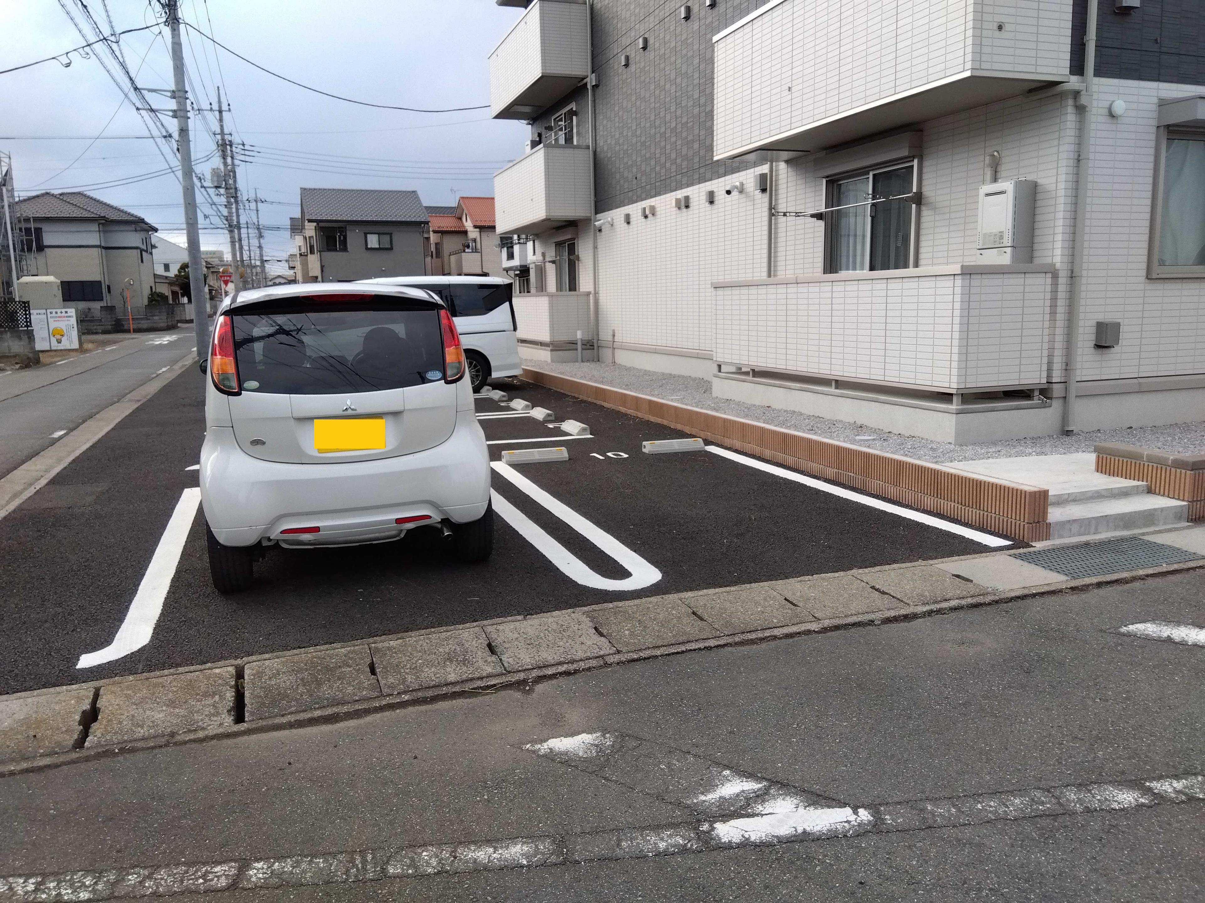 ワイズアビタシオン江木月極駐車場の外観・駐車場イメージ2枚目
