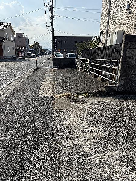 江崎町 R323パーキングの外観・駐車場イメージ1枚目