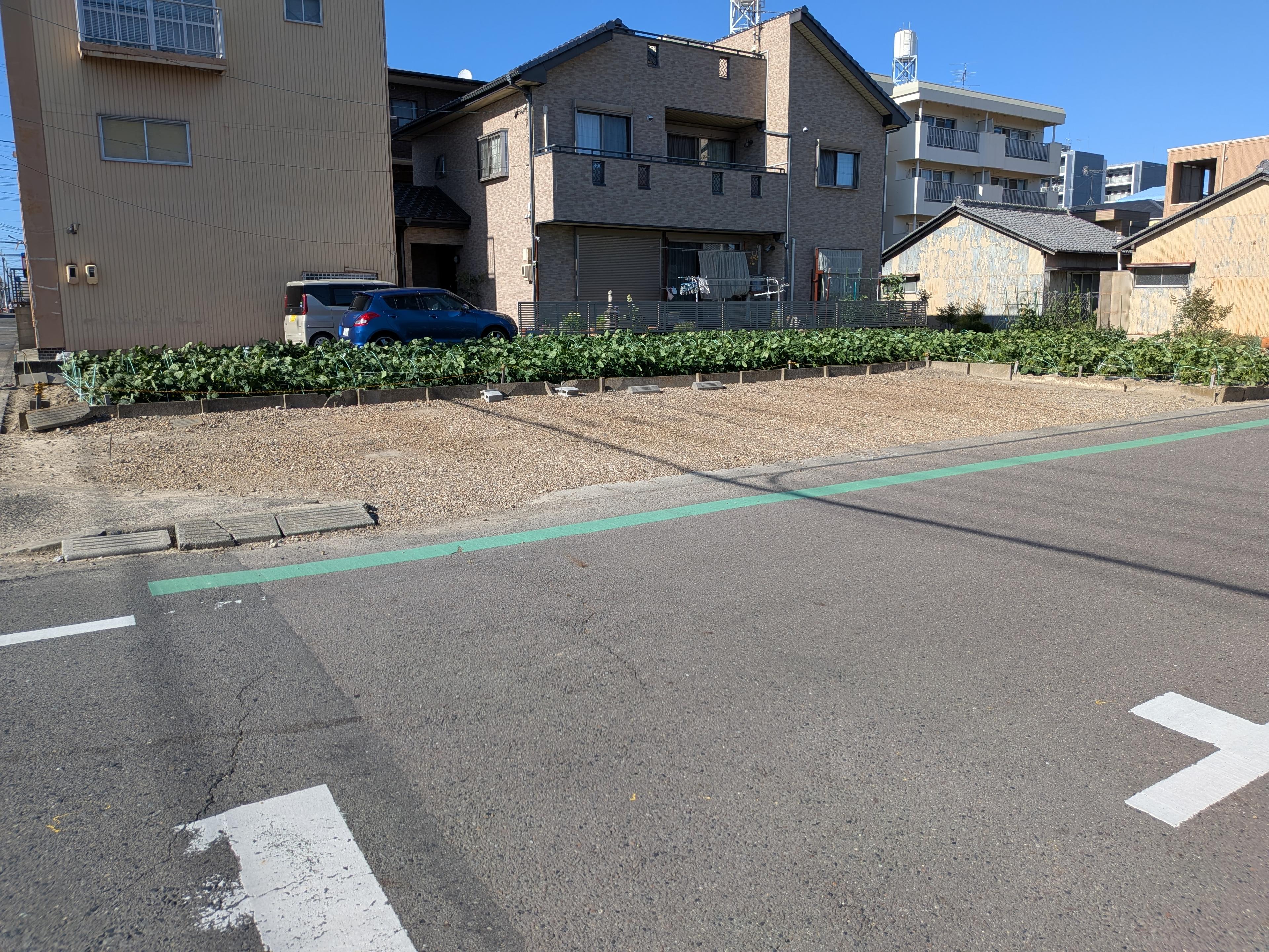 高御堂2-18駐車場の外観・駐車場イメージ2枚目