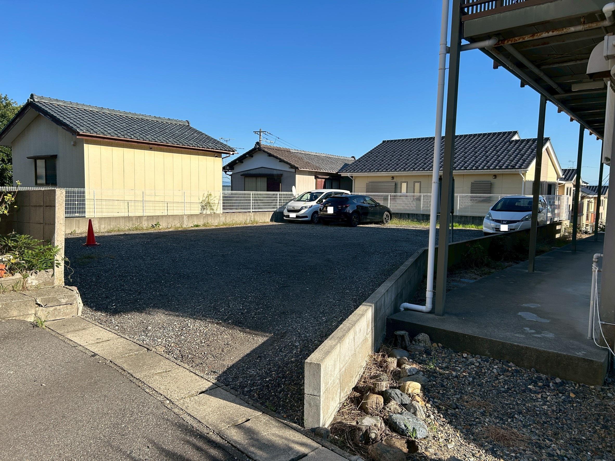 67.早川第2ガレージの外観・駐車場イメージ2枚目