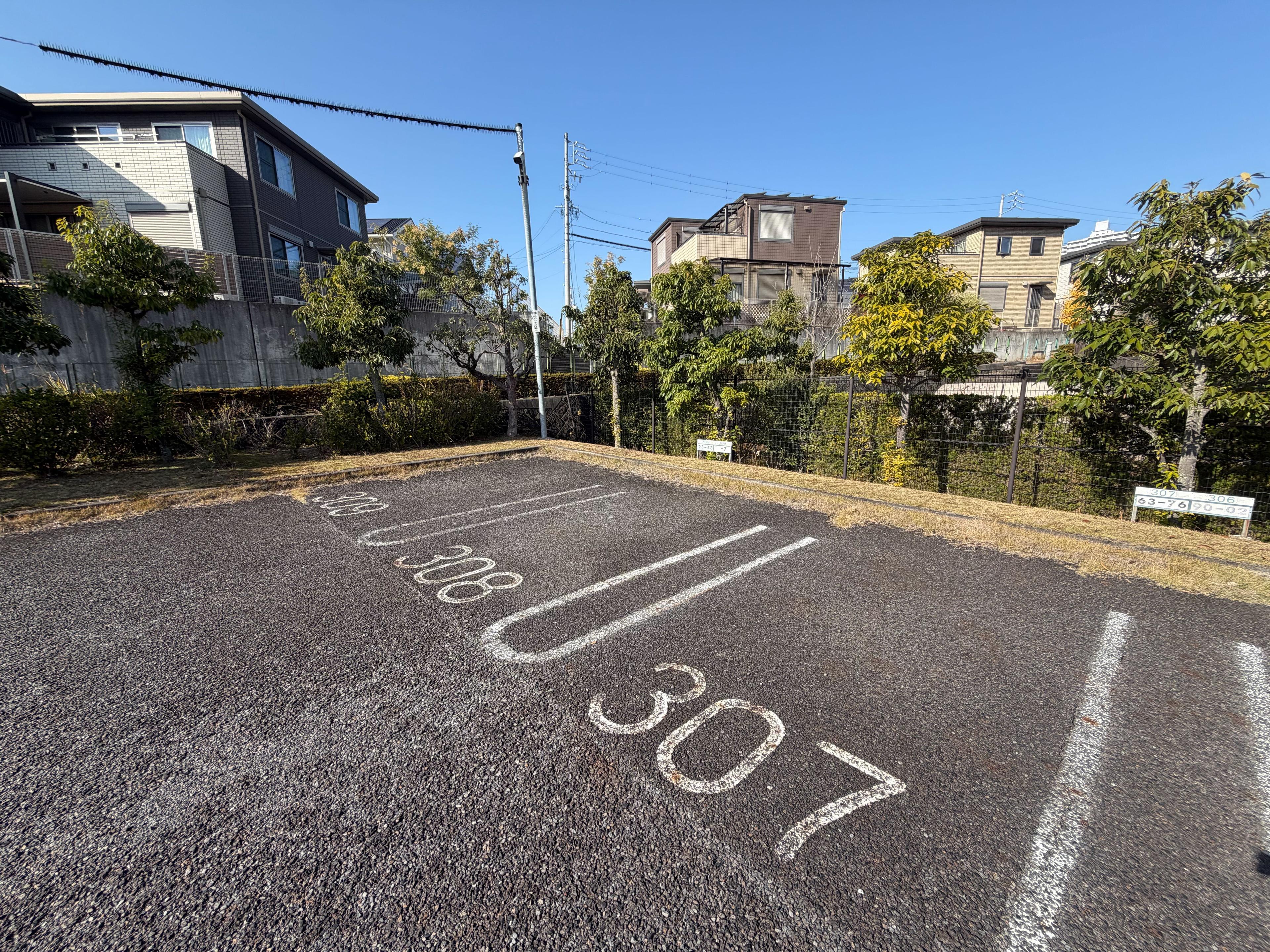 コンフォール城山の外観・駐車場イメージ2枚目