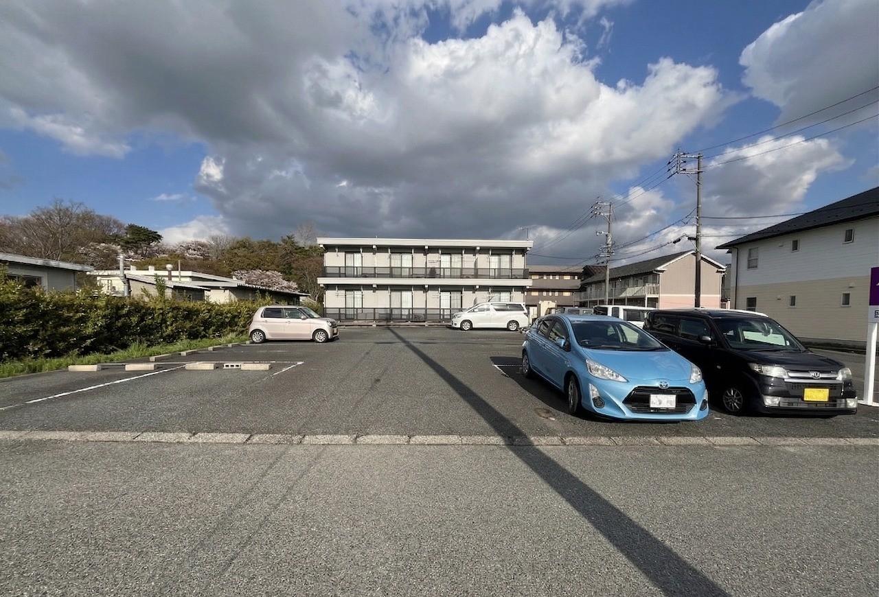 ウィステリアの外観・駐車場イメージ2枚目