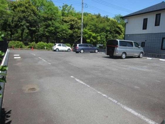 牛久保西2丁目駐車場の外観・駐車場イメージ2枚目
