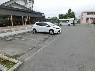 長根B(16132)の外観・駐車場イメージ1枚目