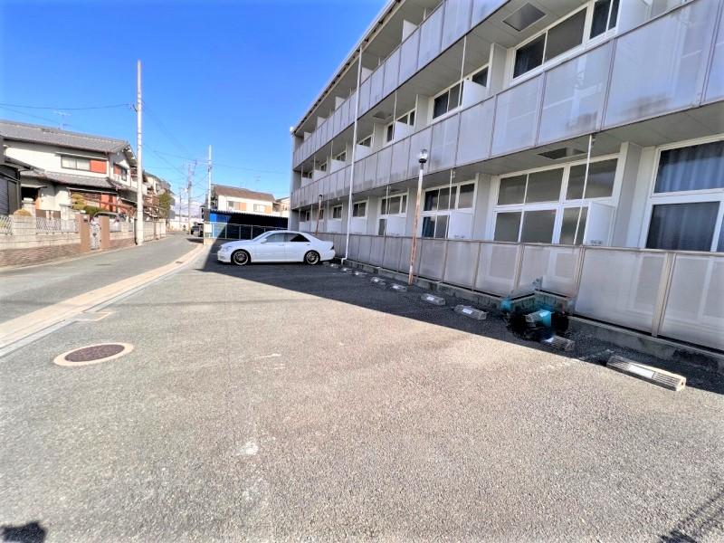 ヴィラ(12287)の外観・駐車場イメージ1枚目