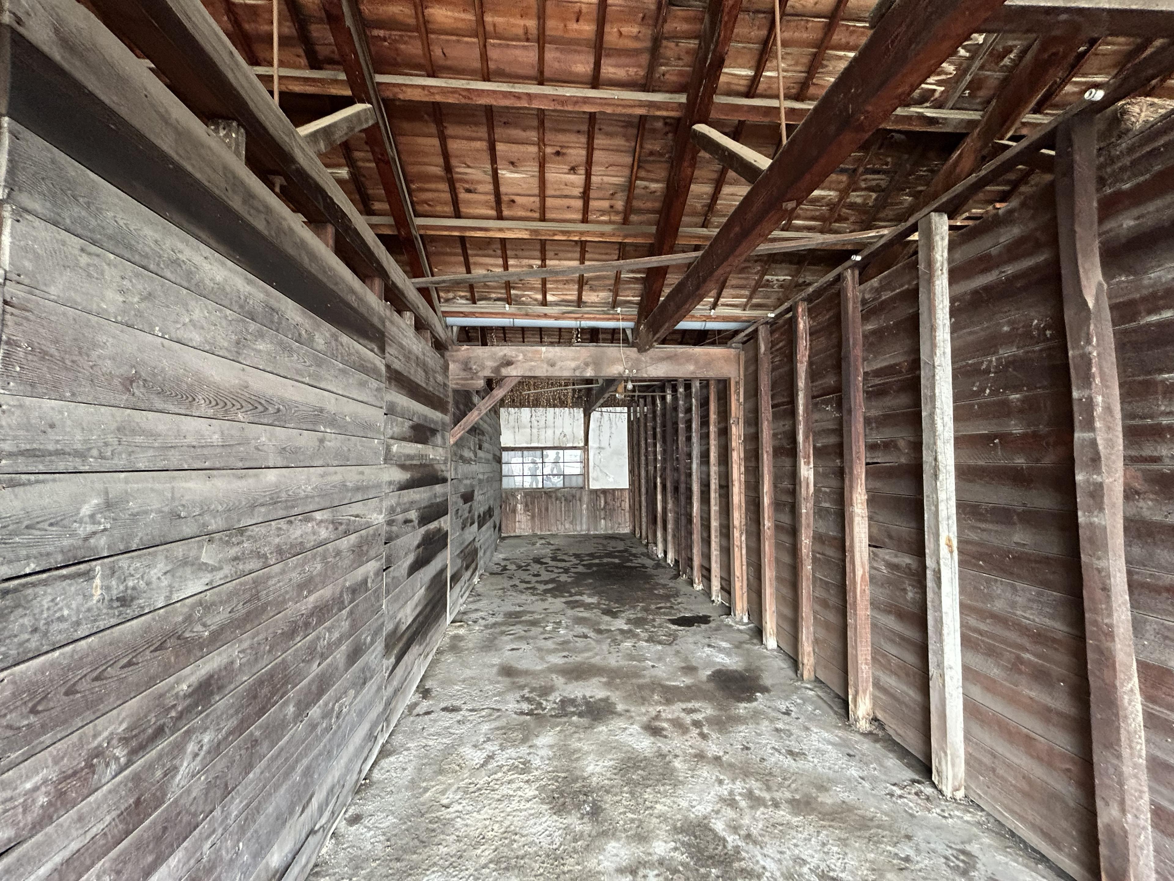 M味野4丁目ガレージの外観・駐車場イメージ2枚目