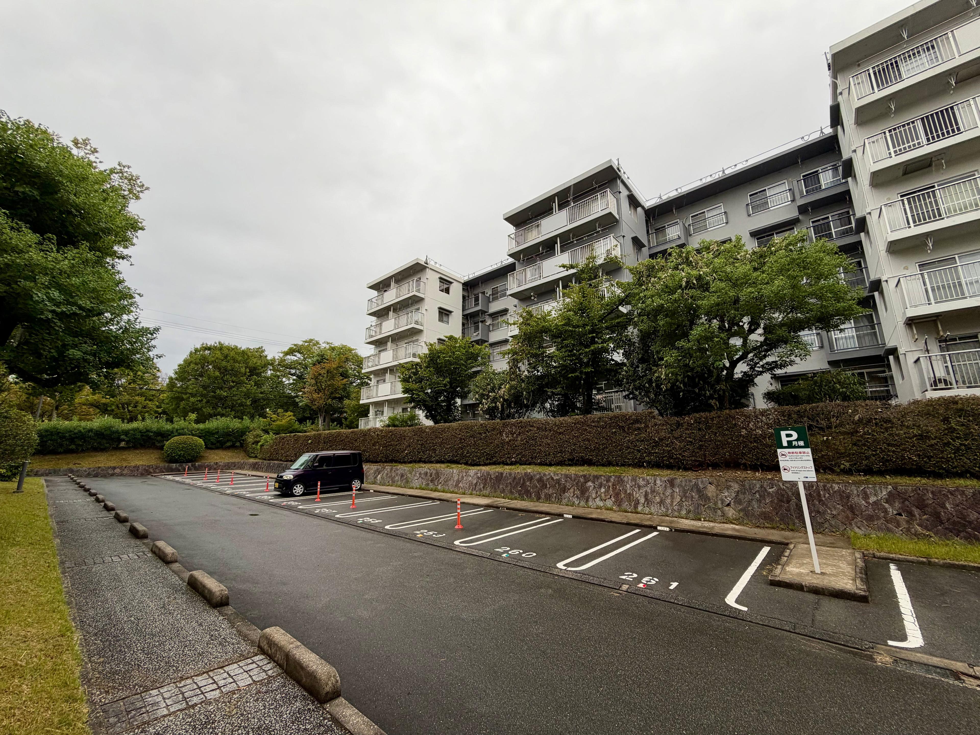 新千里西町(西側)の外観・駐車場イメージ2枚目