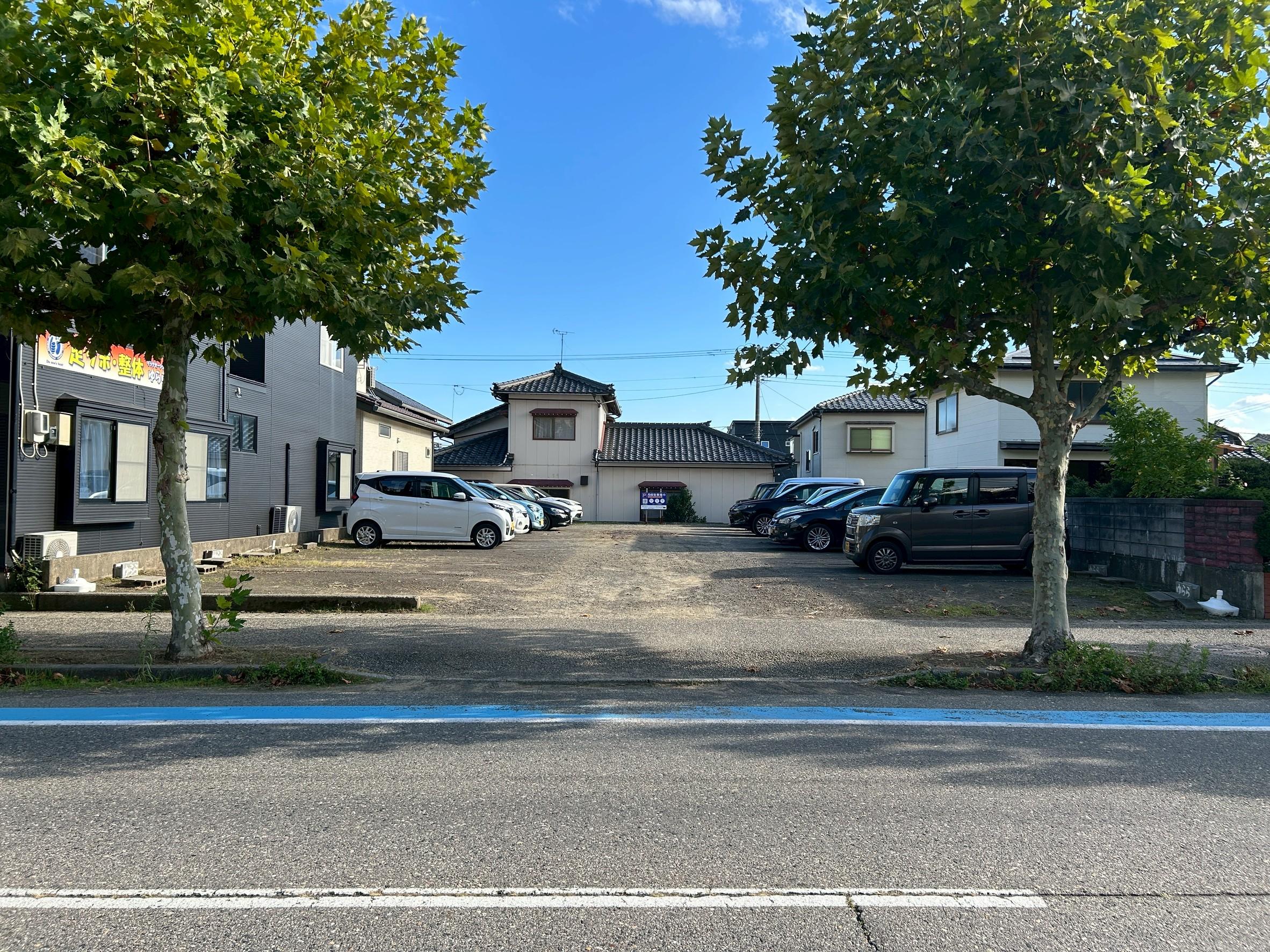 44.大学南2ガレージの外観・駐車場イメージ2枚目