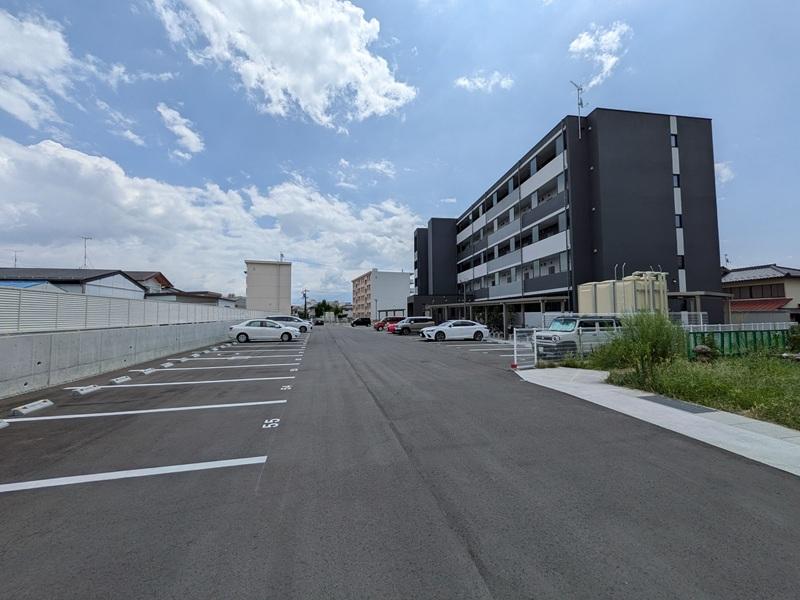 ディークレスト三輪田町(駐車場)の外観・駐車場イメージ1枚目