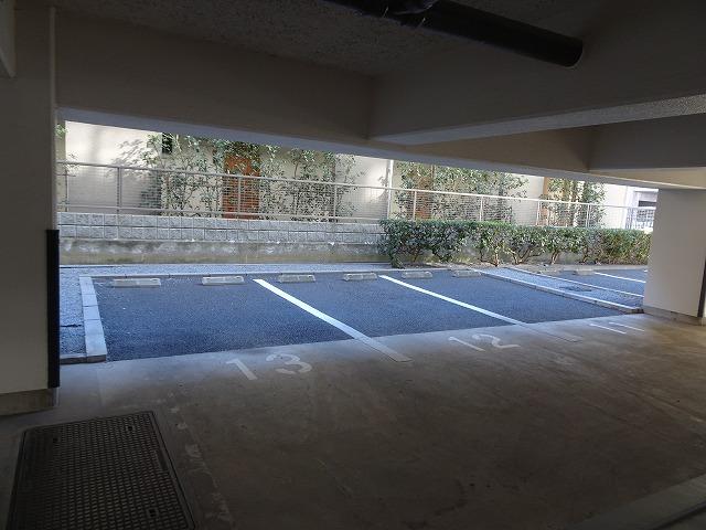 シャトレゲンジの外観・駐車場イメージ2枚目