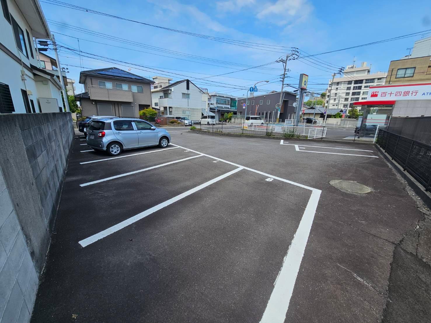 中府秋山駐車場の外観・駐車場イメージ3枚目