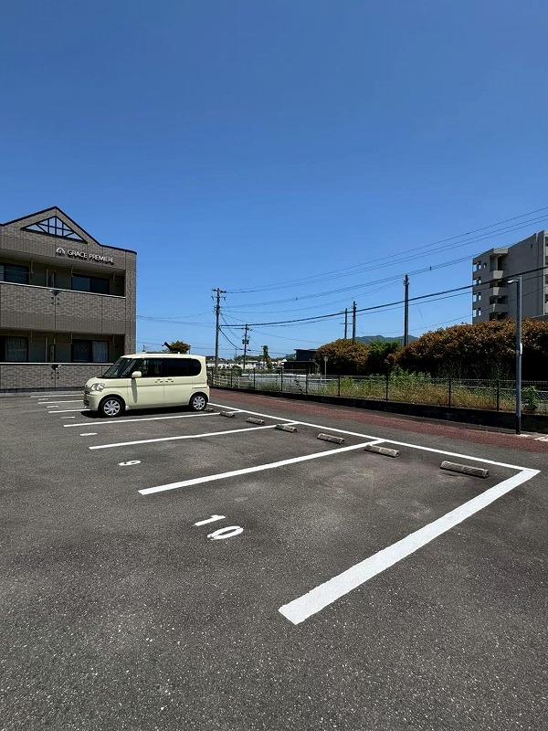 グレイスプルミエール月極駐車場の外観・駐車場イメージ1枚目