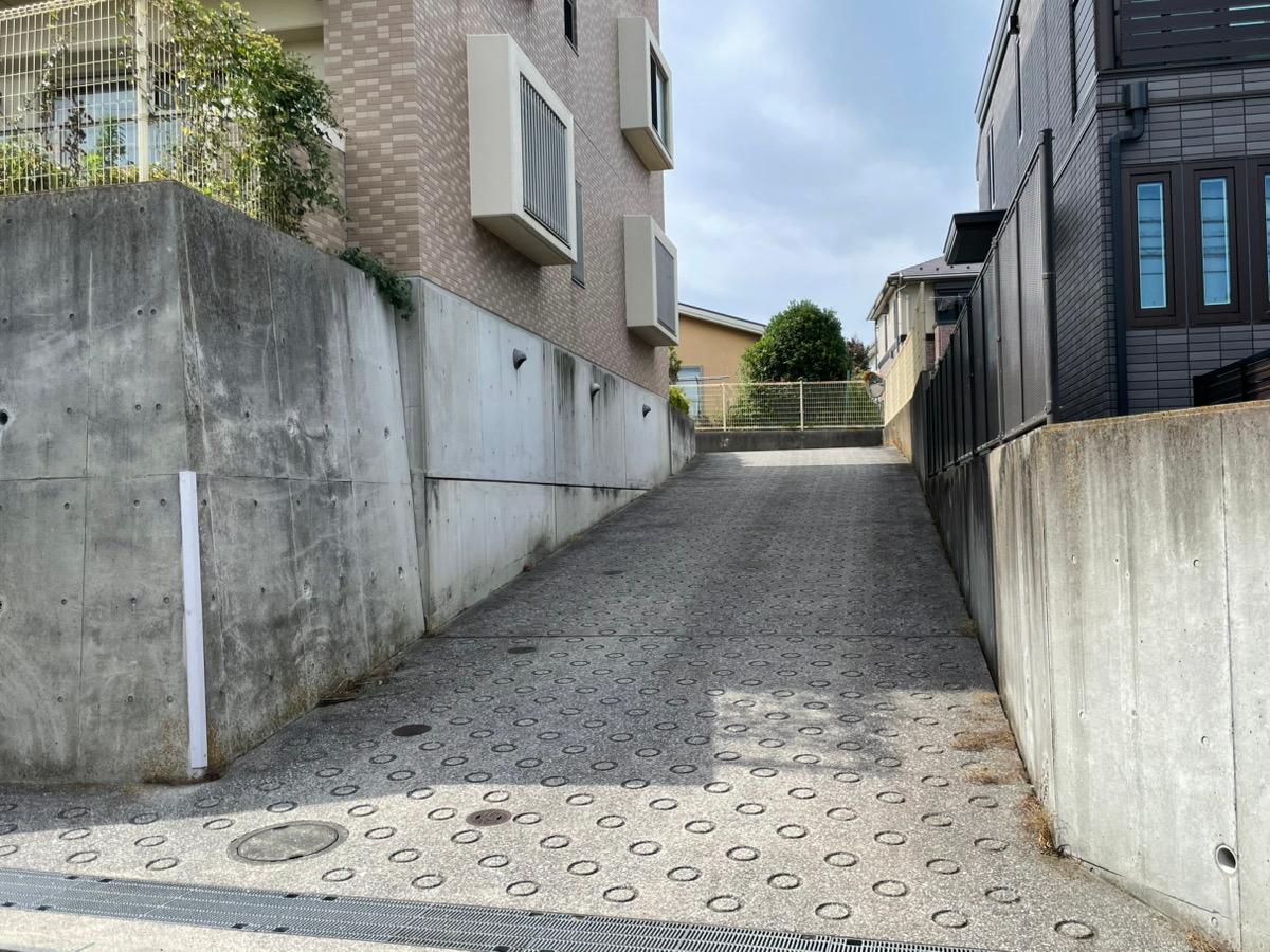 エクセルヴィラ妙蓮寺駐車場の外観・駐車場イメージ2枚目