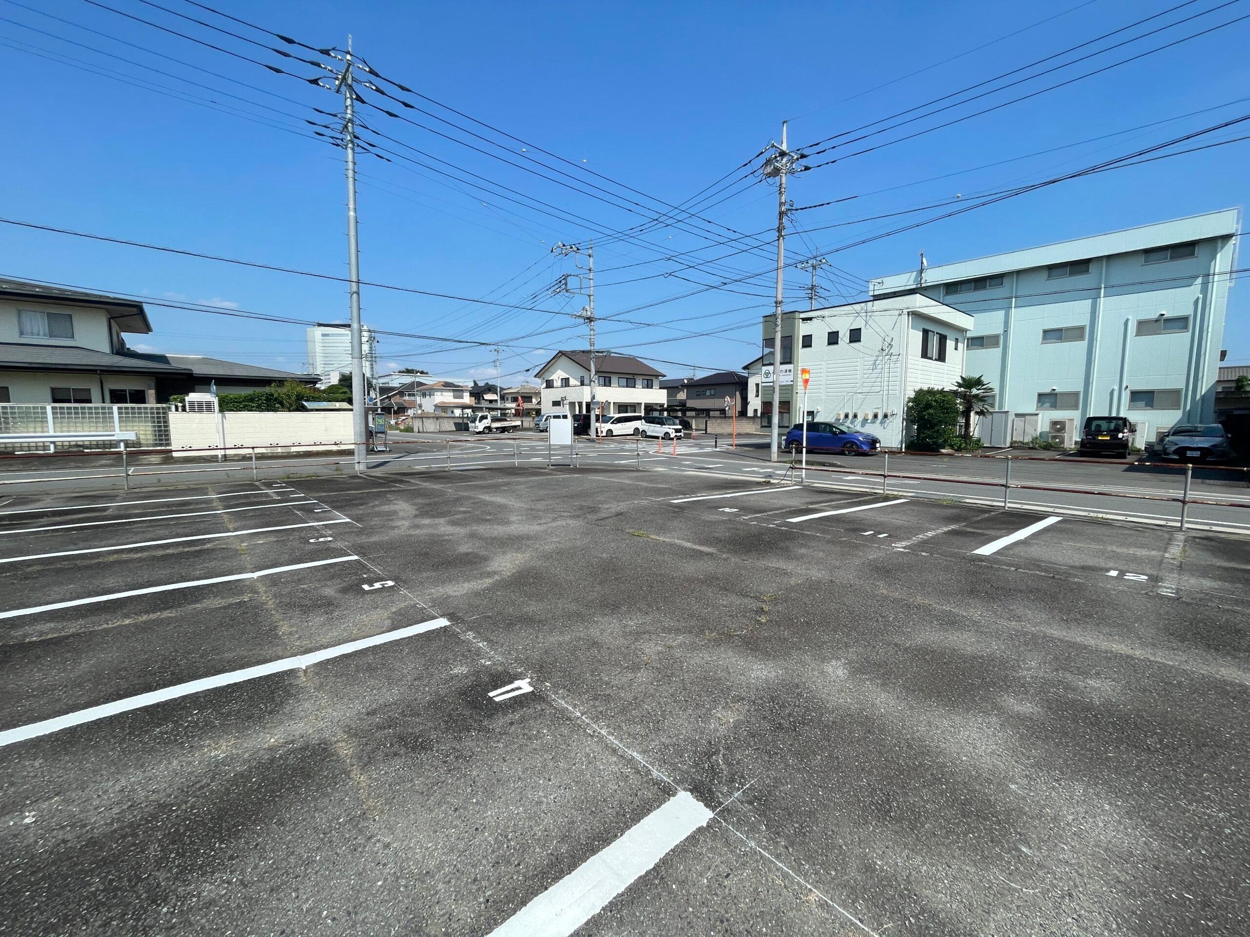 片岡町中央月極駐車場の外観・駐車場イメージ2枚目