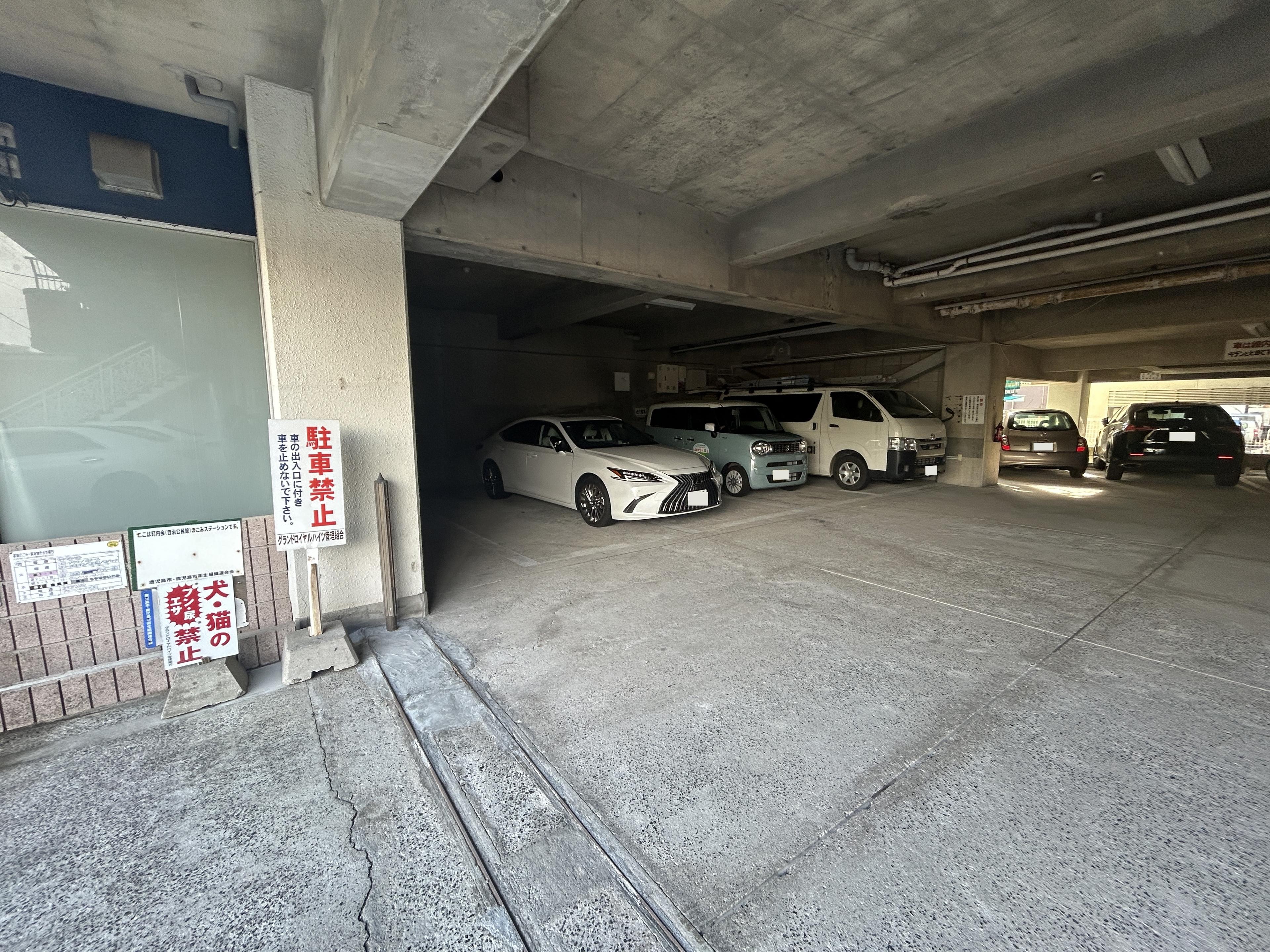 グランドロイヤルハイツ駐車場の外観・駐車場イメージ2枚目