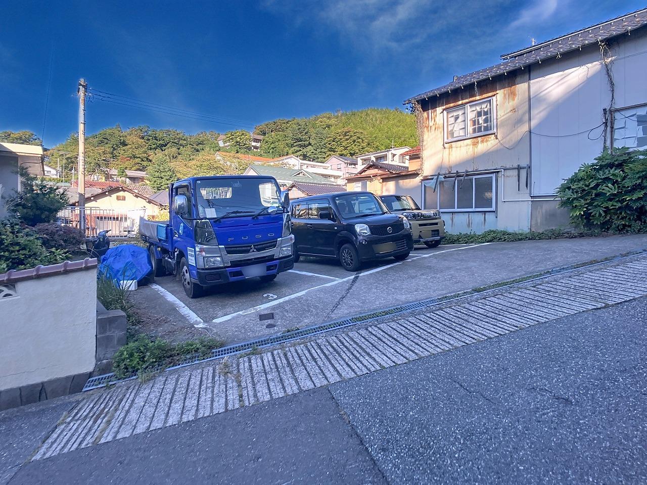 山の上町月極駐車場の外観・駐車場イメージ3枚目