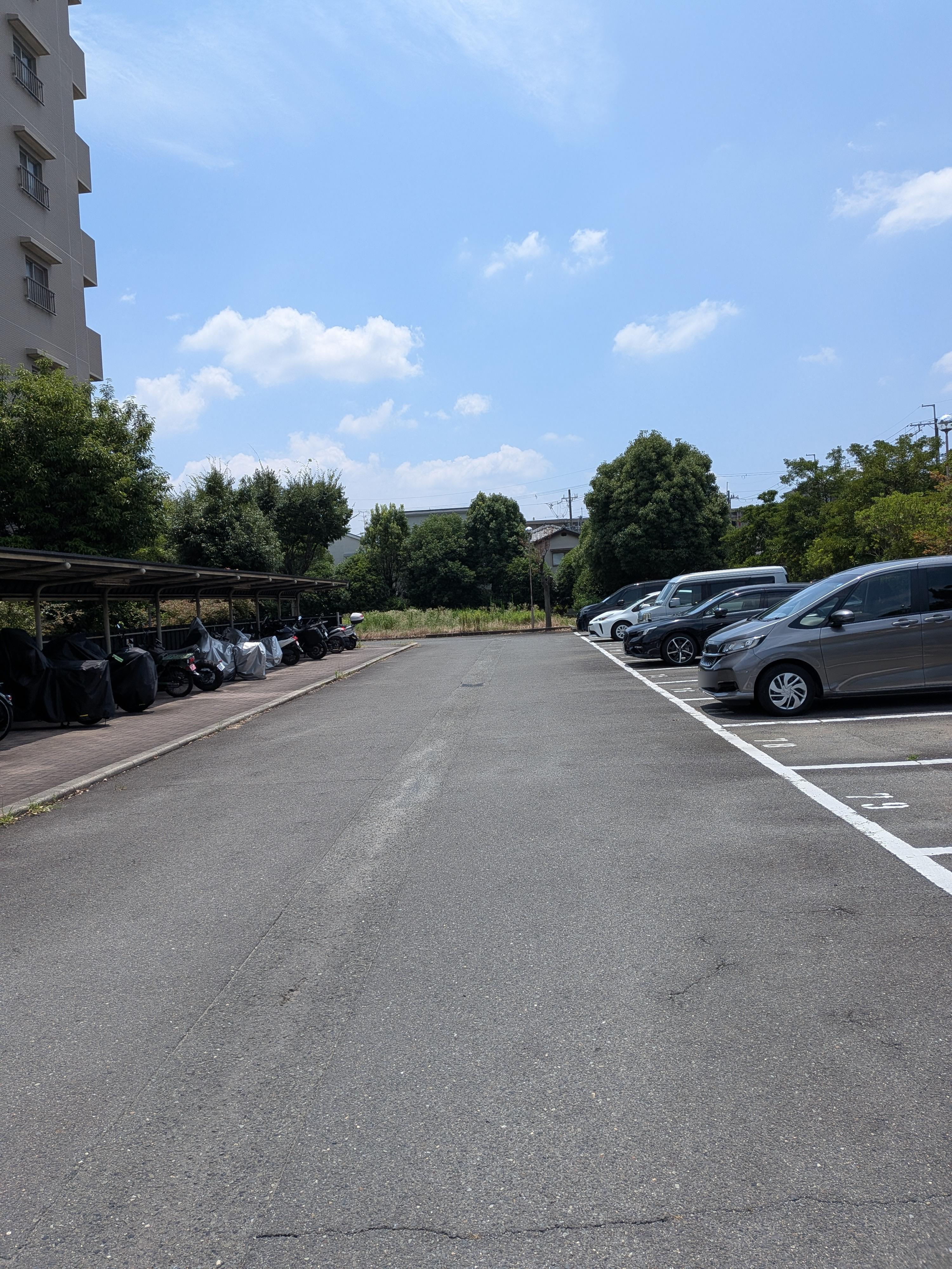 NCRe高槻の外観・駐車場イメージ1枚目