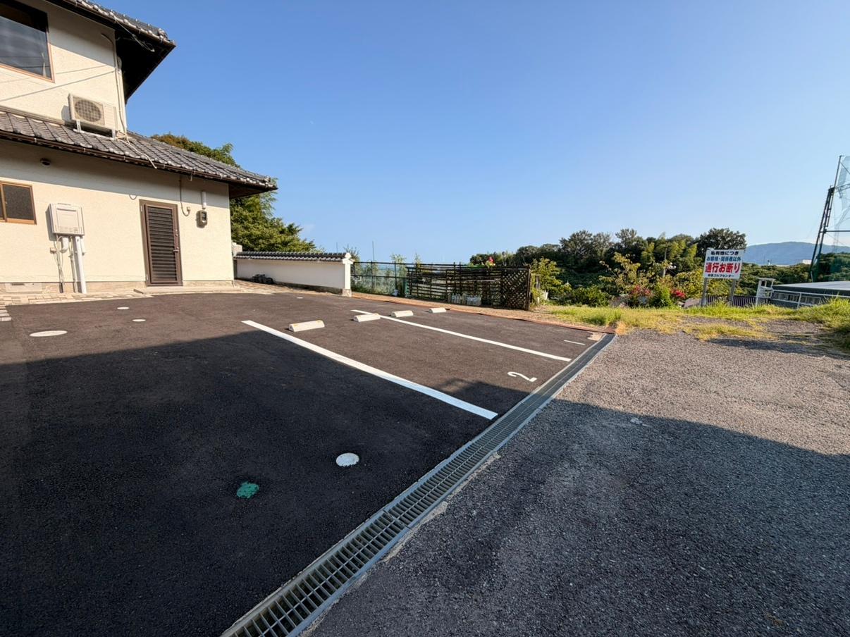 尾津町2丁目沖廣駐車場の外観・駐車場イメージ1枚目