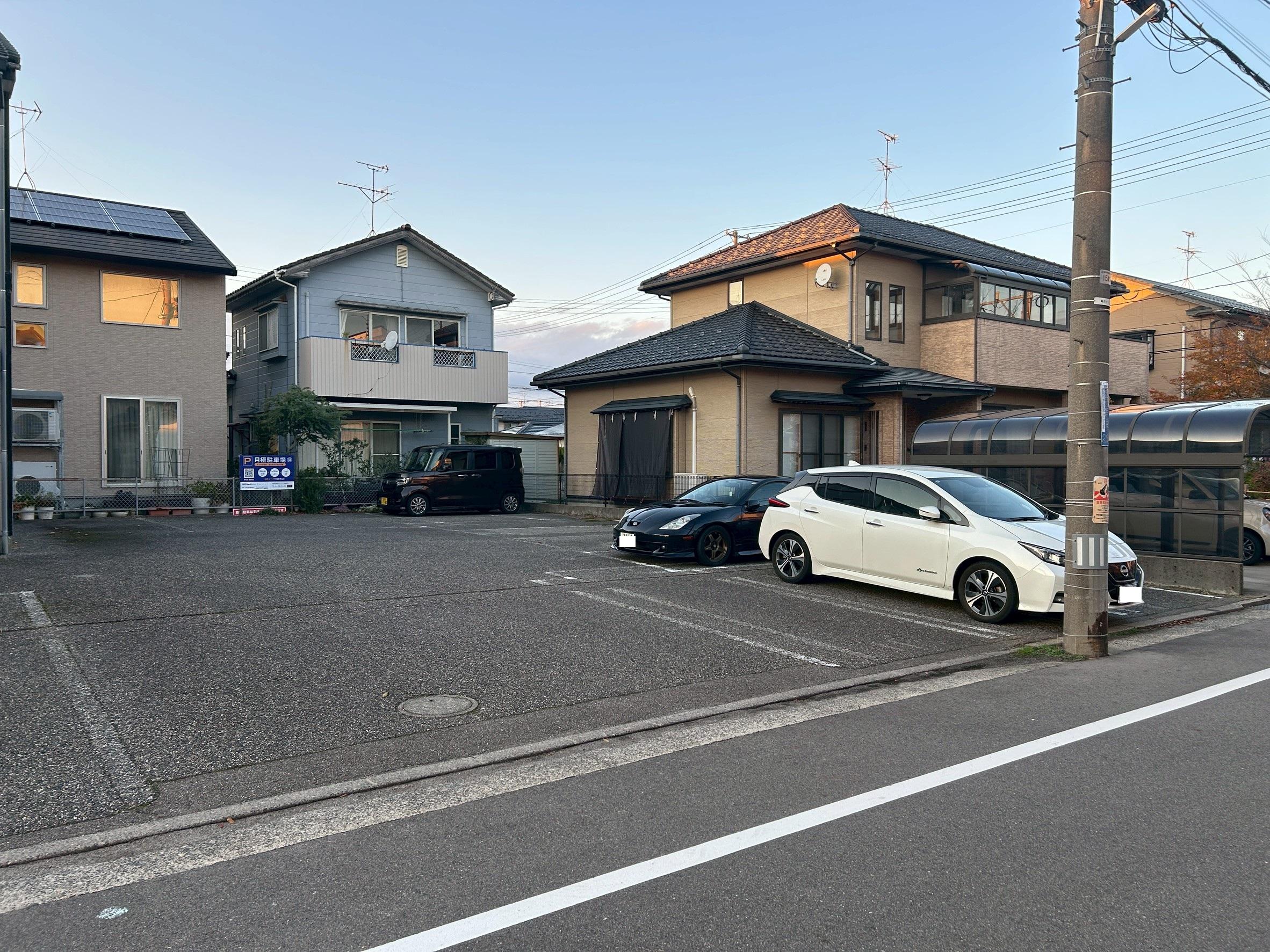 18.三日月Ⅲガレージの外観・駐車場イメージ2枚目