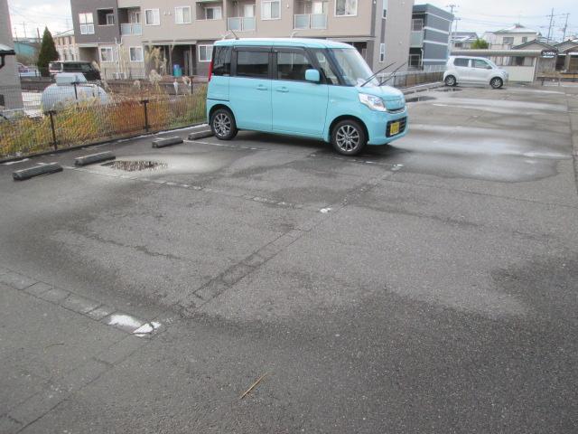 オリビアンB(38026)の外観・駐車場イメージ1枚目