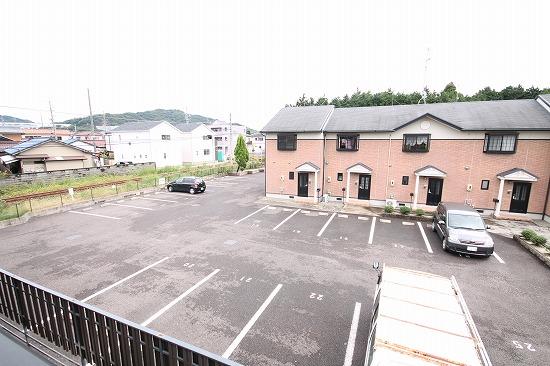 60049パインテラスⅡAの外観・駐車場イメージ3枚目