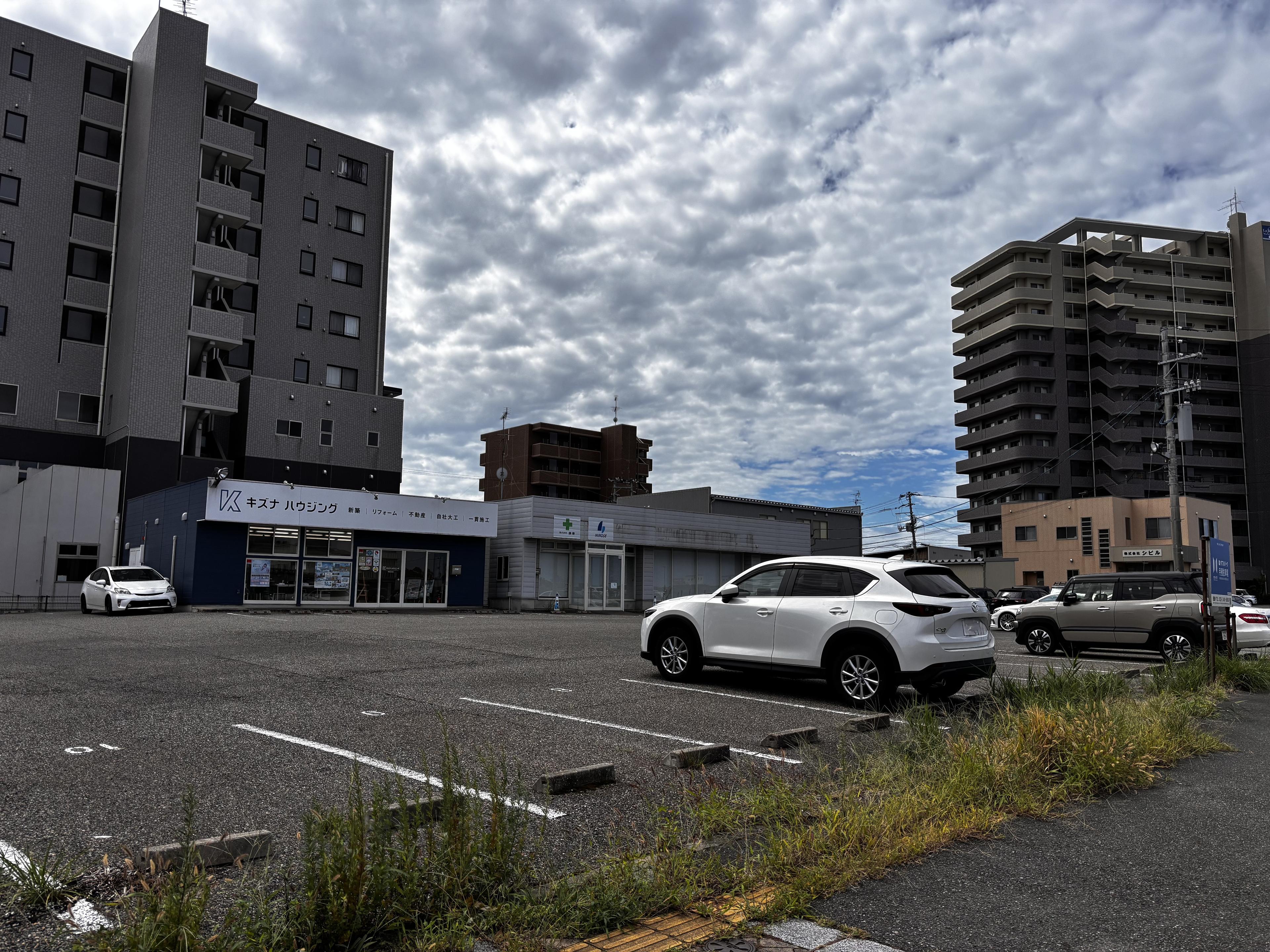 Yショップ駐車場の外観・駐車場イメージ1枚目