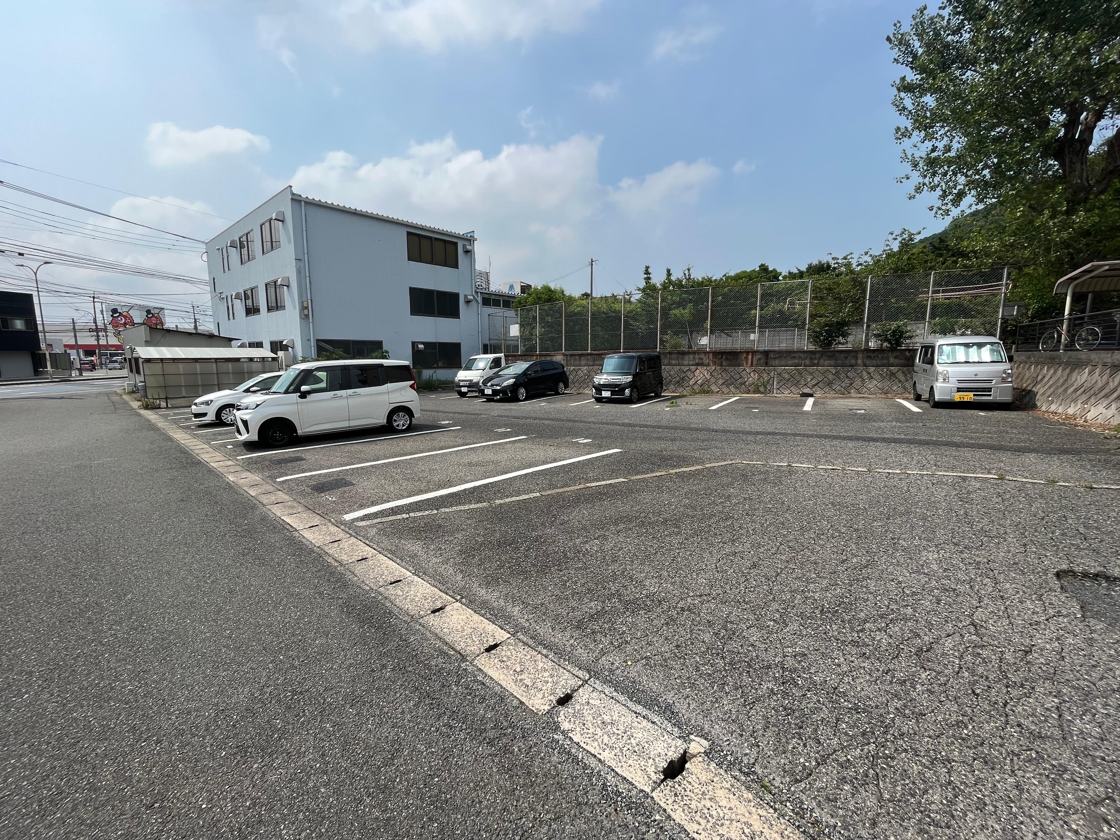湯川二丁目第1駐車場の外観・駐車場イメージ2枚目