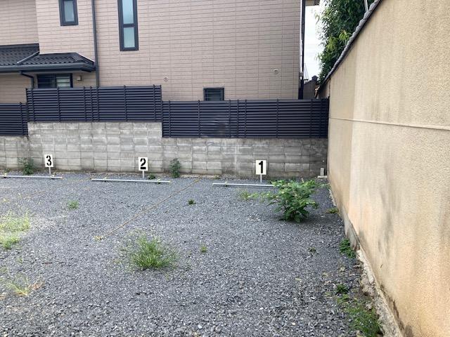 小山下総町11-12ガレージの外観・駐車場イメージ2枚目