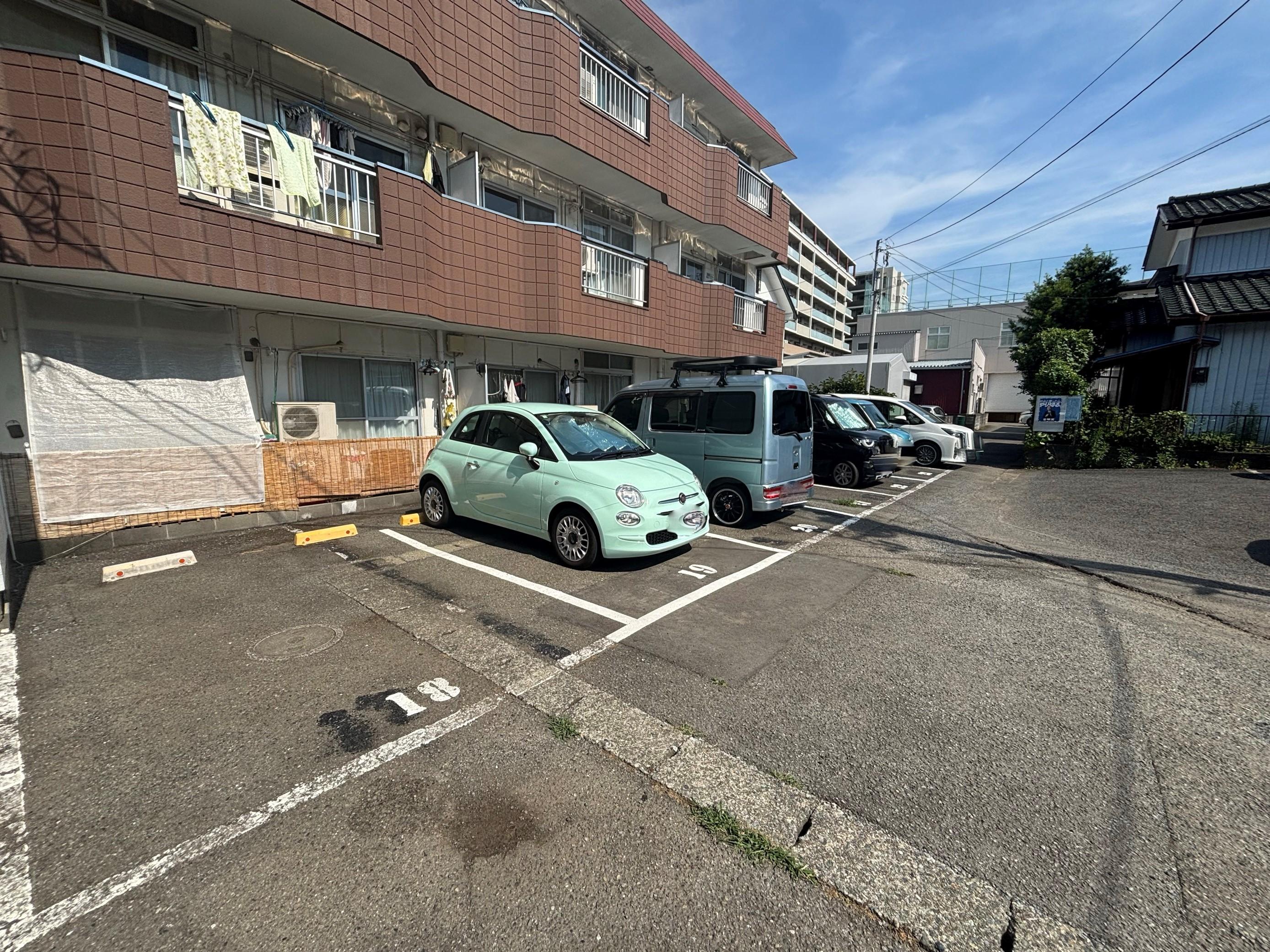 コーポ・タキ敷地内駐車場の外観・駐車場イメージ2枚目