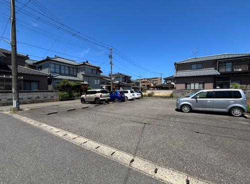 石井ガレージの外観・駐車場イメージ1枚目