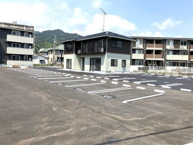 ロザパーキングの外観・駐車場イメージ2枚目