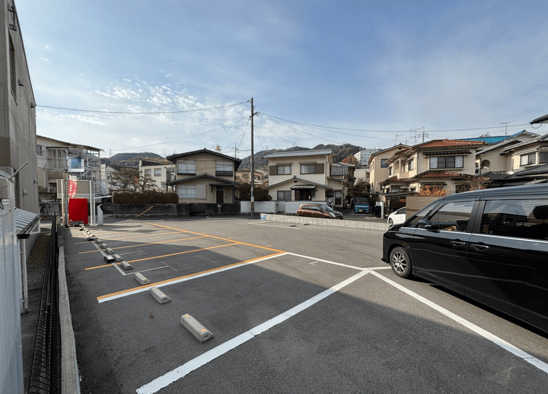 中富ガレージBの外観・駐車場イメージ3枚目