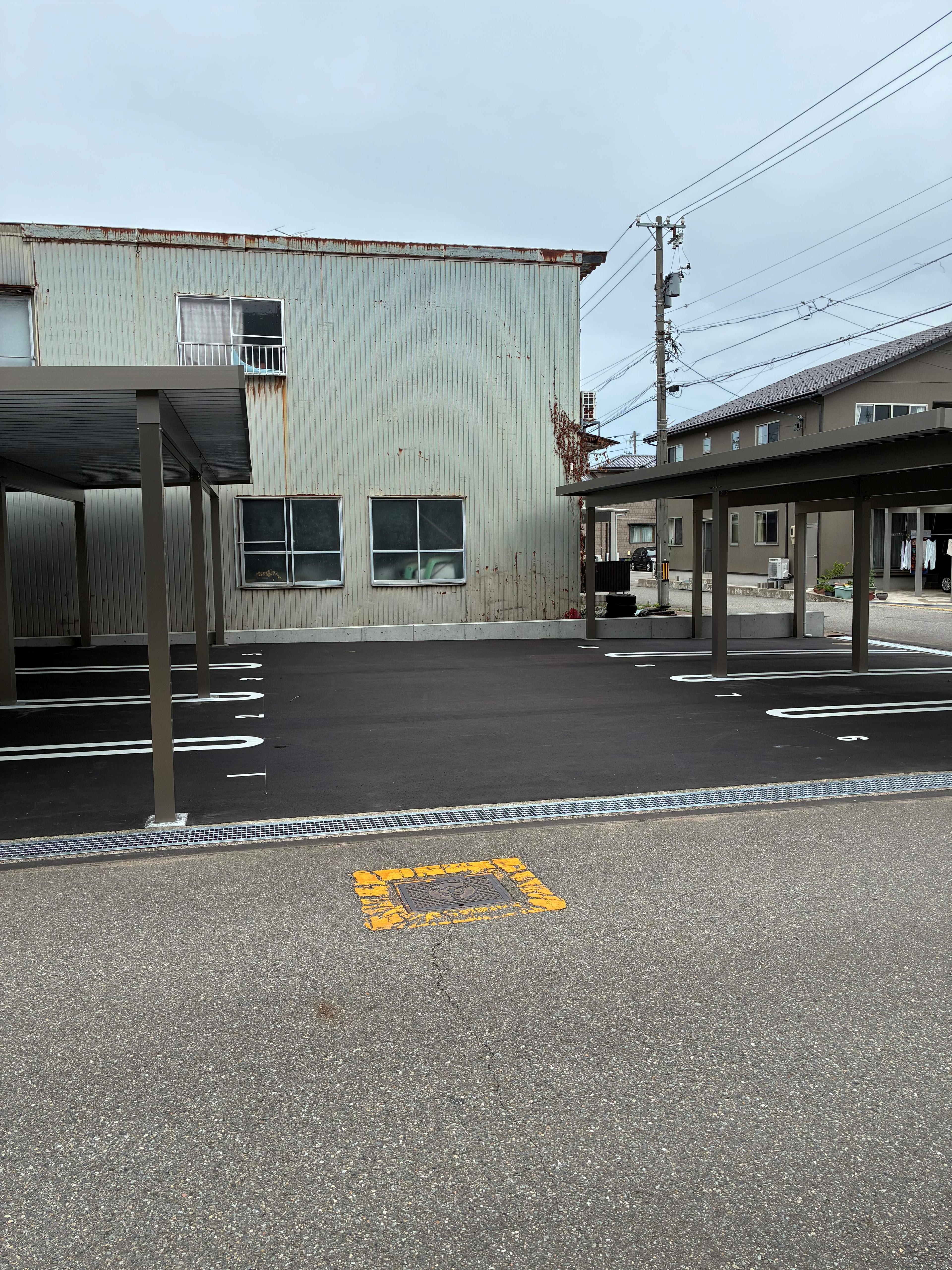 西泉6丁目T駐車場の外観・駐車場イメージ2枚目