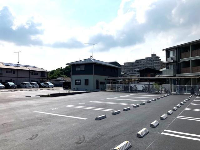 ロザパーキングの外観・駐車場イメージ1枚目