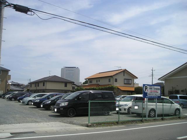 片岡町1丁目中島月極駐車場の外観・駐車場イメージ1枚目