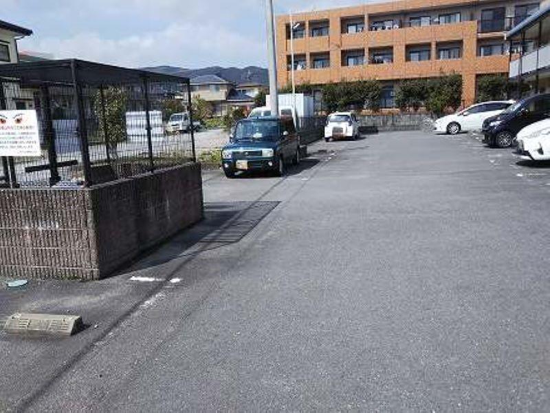 アローマ(25029)の外観・駐車場イメージ2枚目