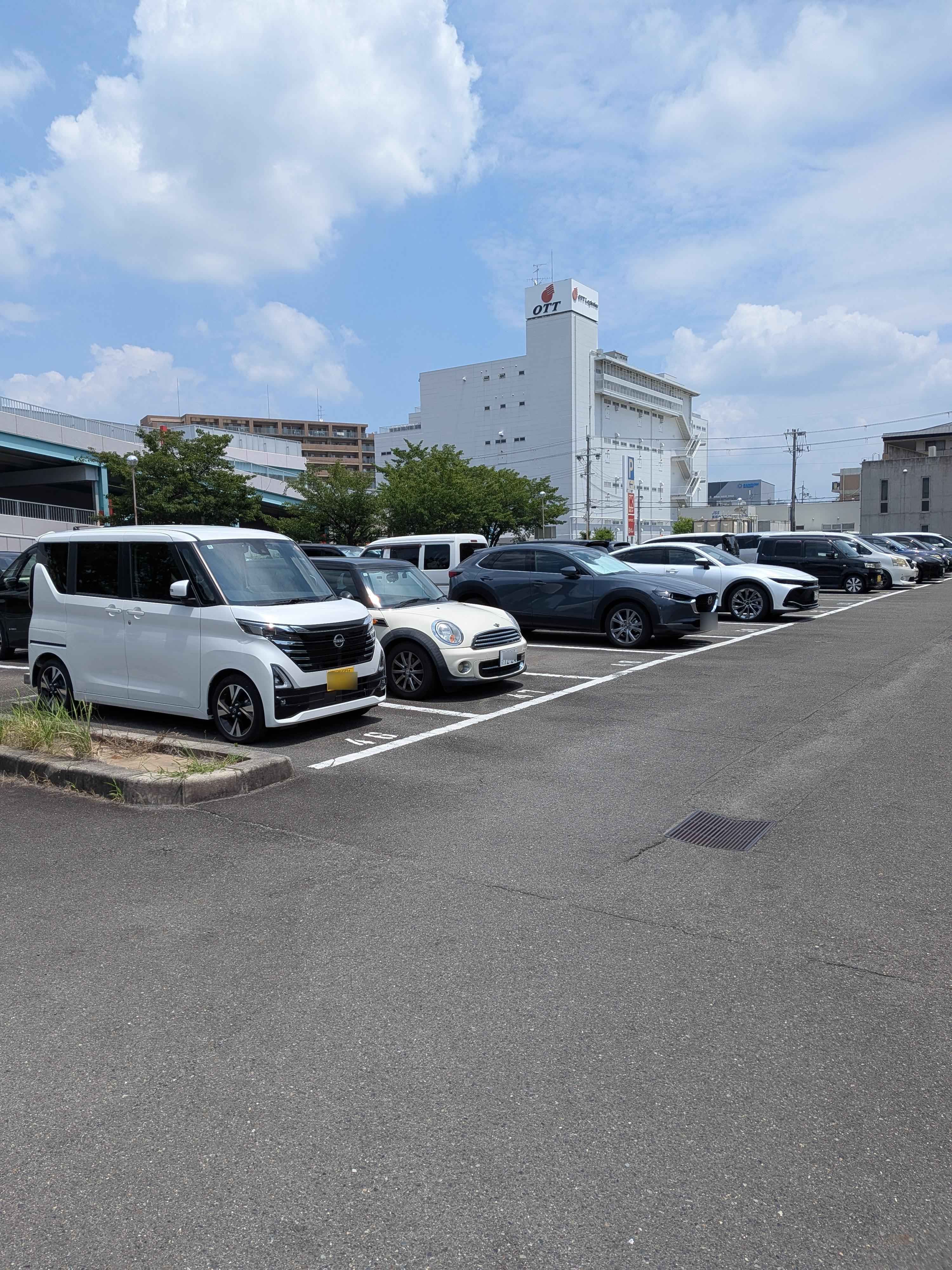 NCRe高槻の外観・駐車場イメージ2枚目